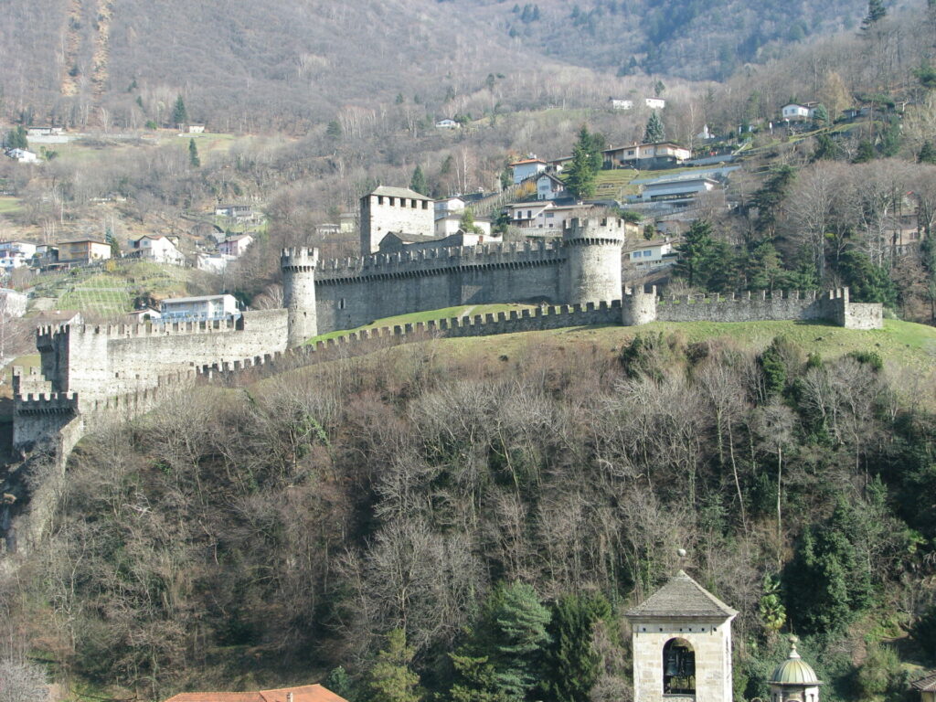 Castello di Montebello. Veduta generale (Archivio Ufficio dei beni culturali, Bellinzona)