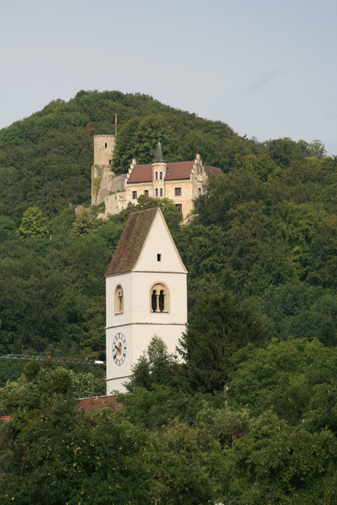 Kirche Oberbipp mit Schloss Bipp
im Hintergrund, Foto Lutz Fischer-
Lamprecht