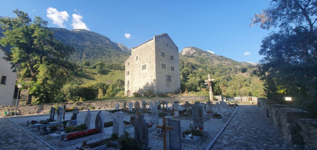 Raron, Burghügel (Staat Wallis, KGS ; Foto Thomas Andenmatten, 2019)