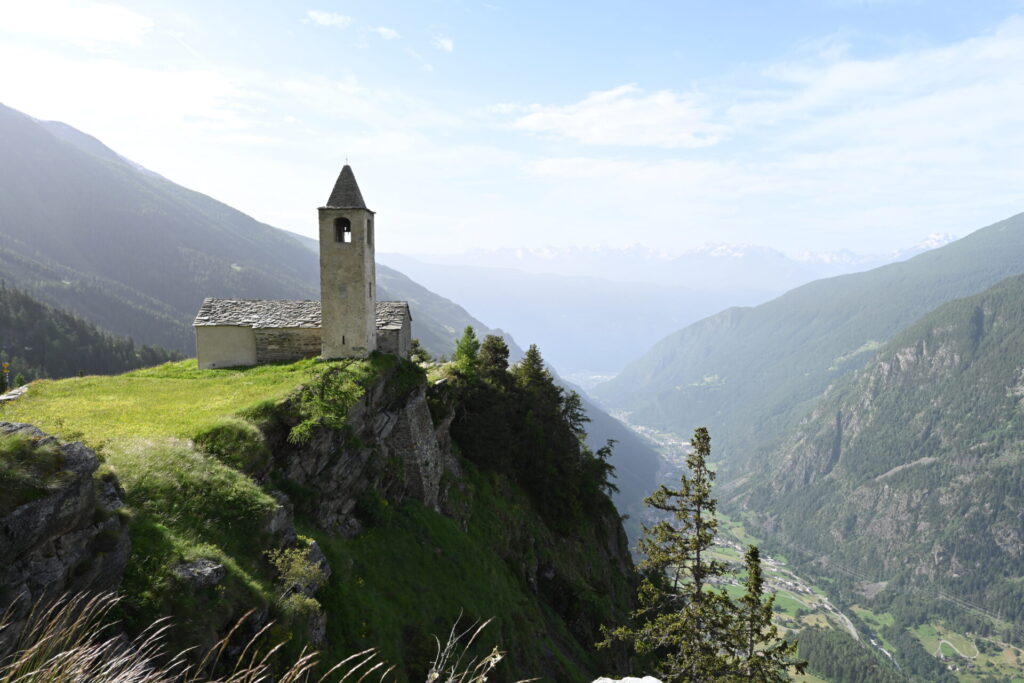 Gemeinde Brusio, Kirche San Romerio, Blickrichtung Süden. 