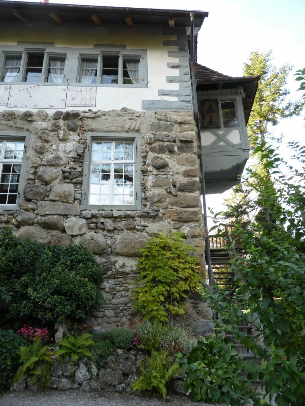 Schloss Wellenberg, Seitenfassade (Foto Peter Niederhäuser)