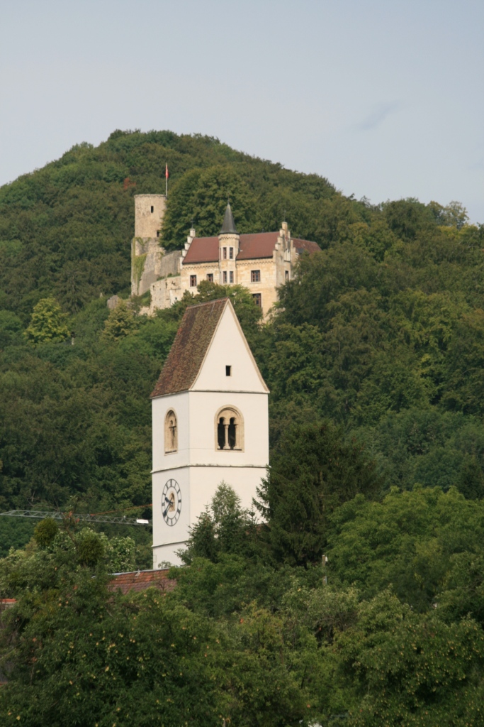 Kirche Oberbipp mit Schloss Bipp
im Hintergrund, Foto Lutz Fischer-
Lamprecht